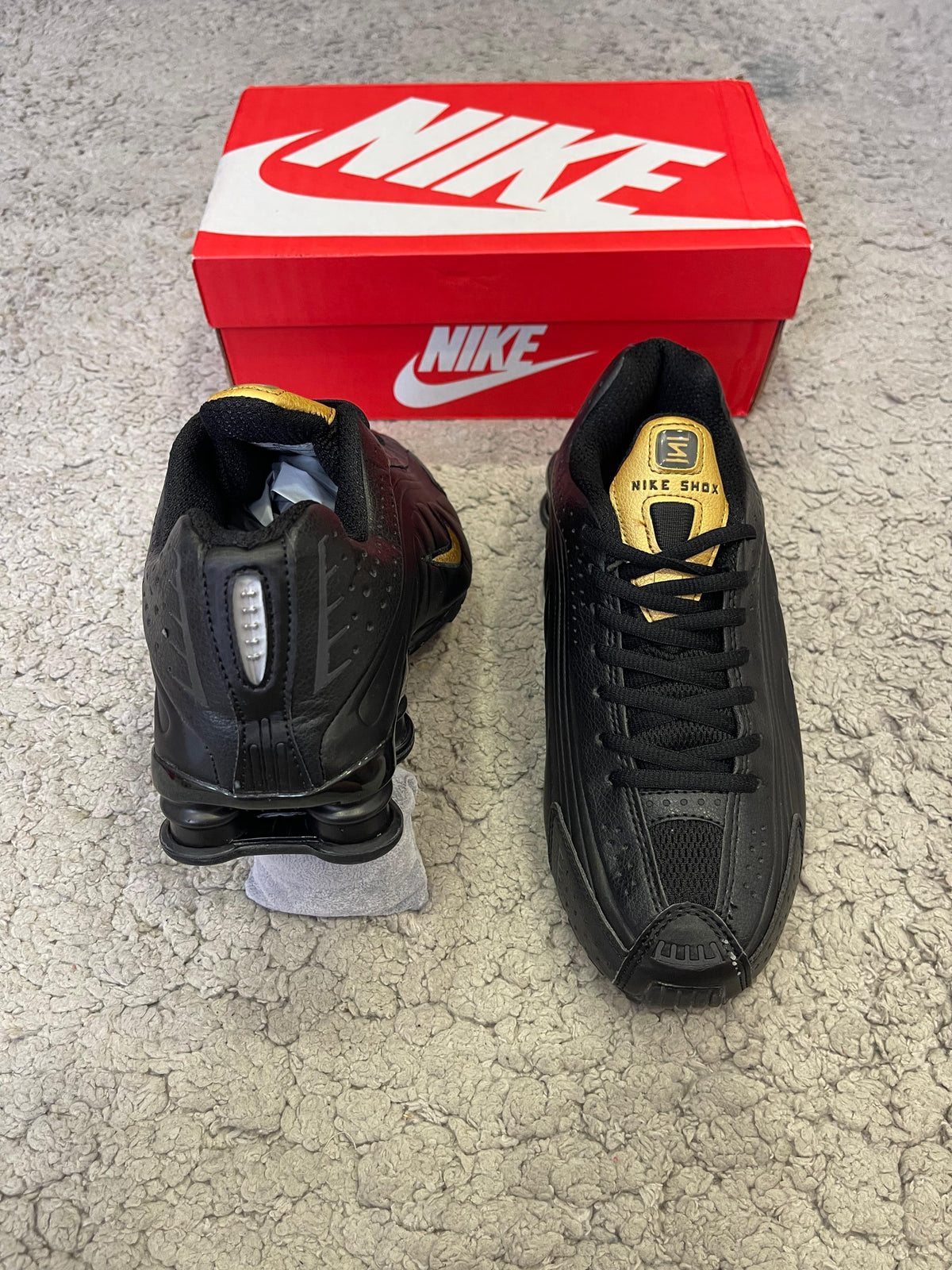 NIKE SHOX TL R4 NEGRA ORO