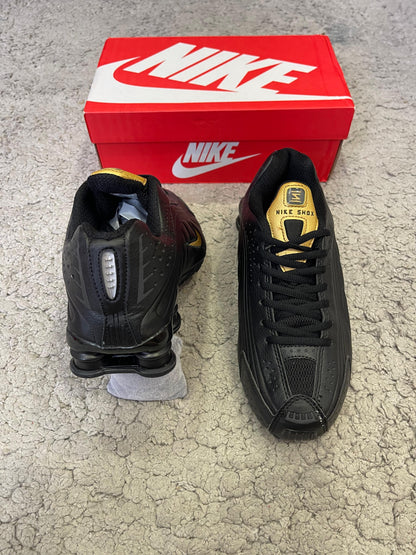 NIKE SHOX TL R4 NEGRA ORO