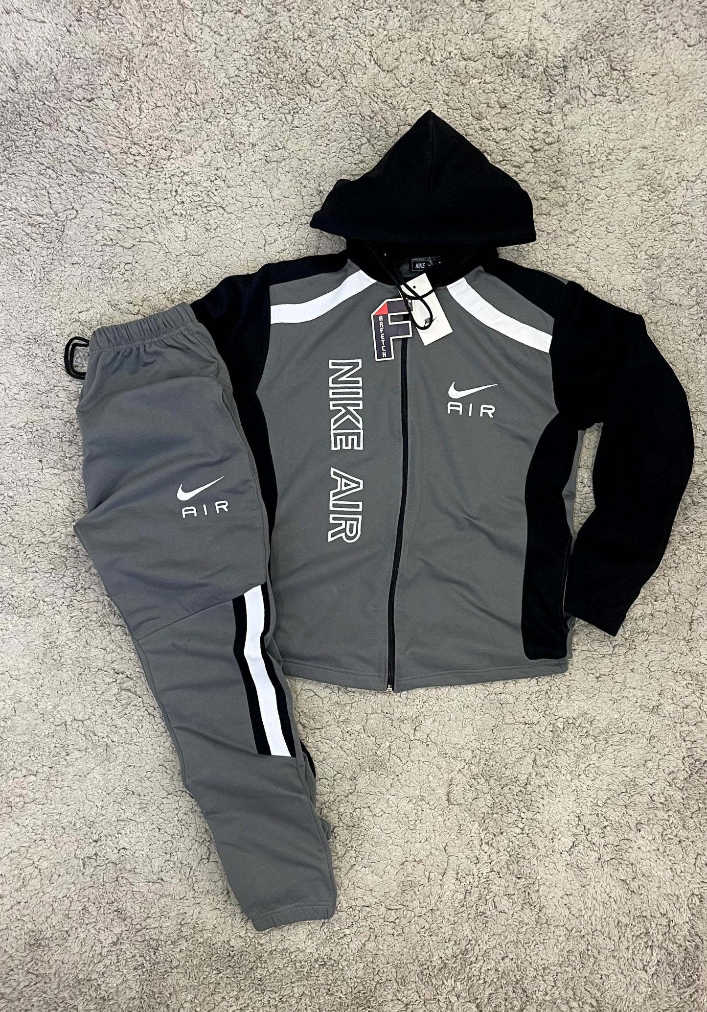 *NIKE AIR GRIS/NEGRO