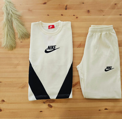 Conjunto Nike mujer crema/negro