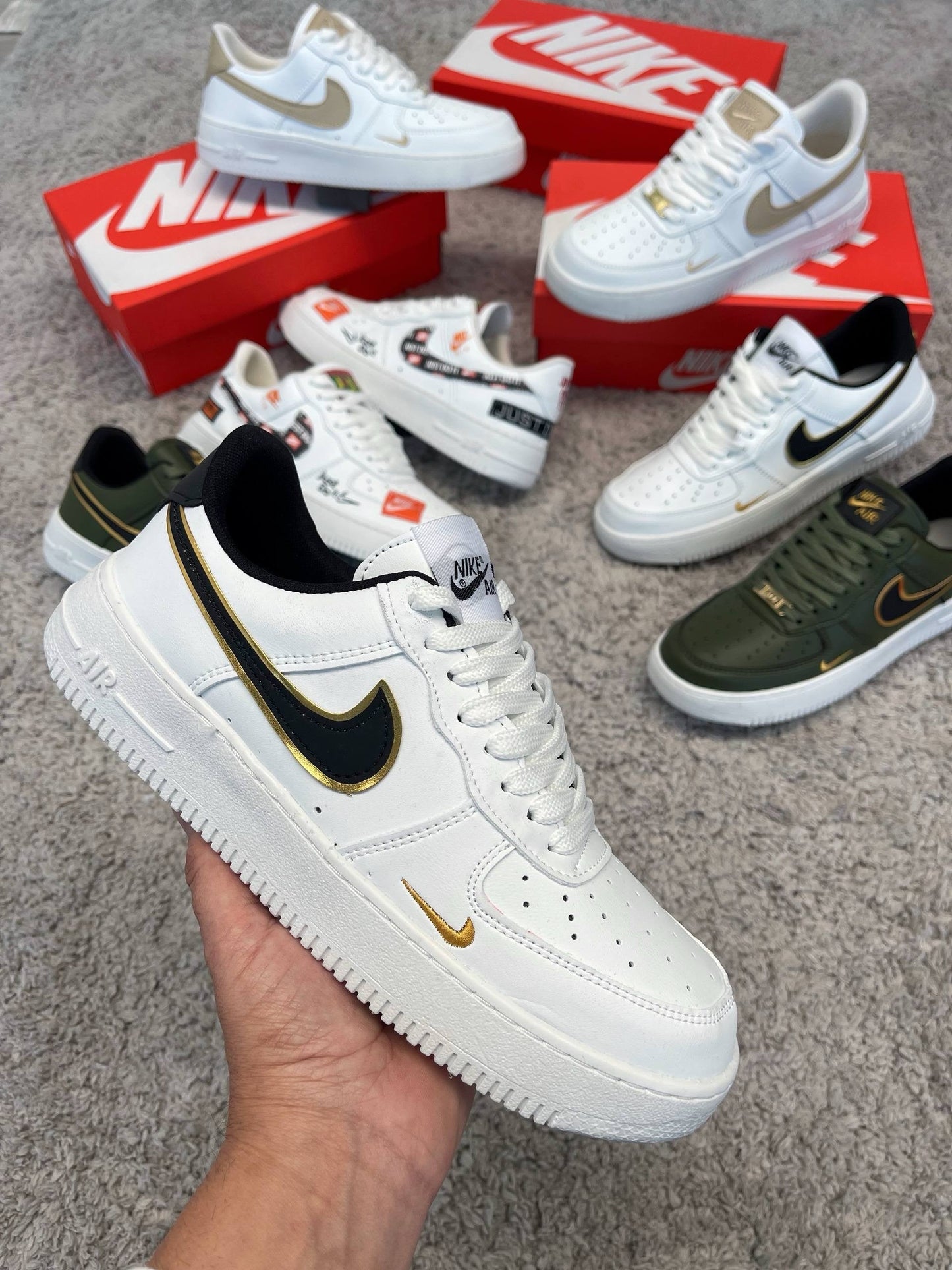 Air Force 1 Blancas logo negro oro