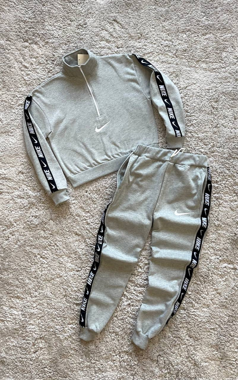 Chandal mujer Nike gris