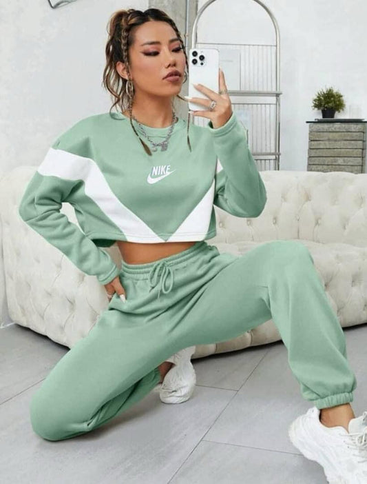 Conjunto Nike mujer verde