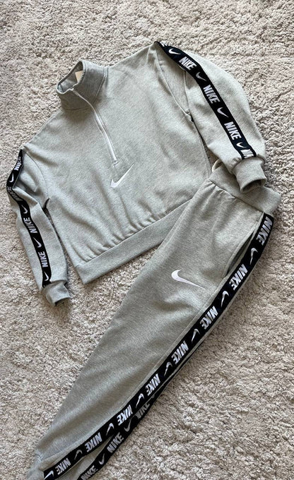 Chandal mujer Nike gris