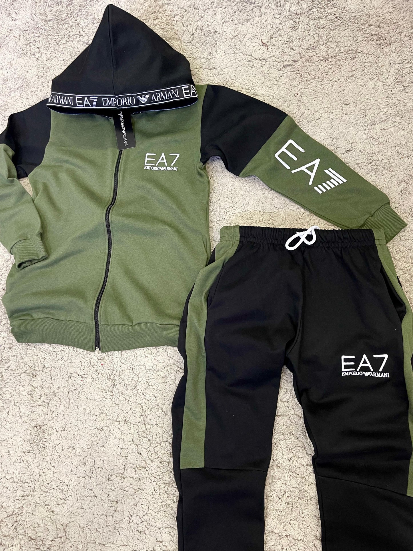 Nuevo Chándal EA7  armani verte militar