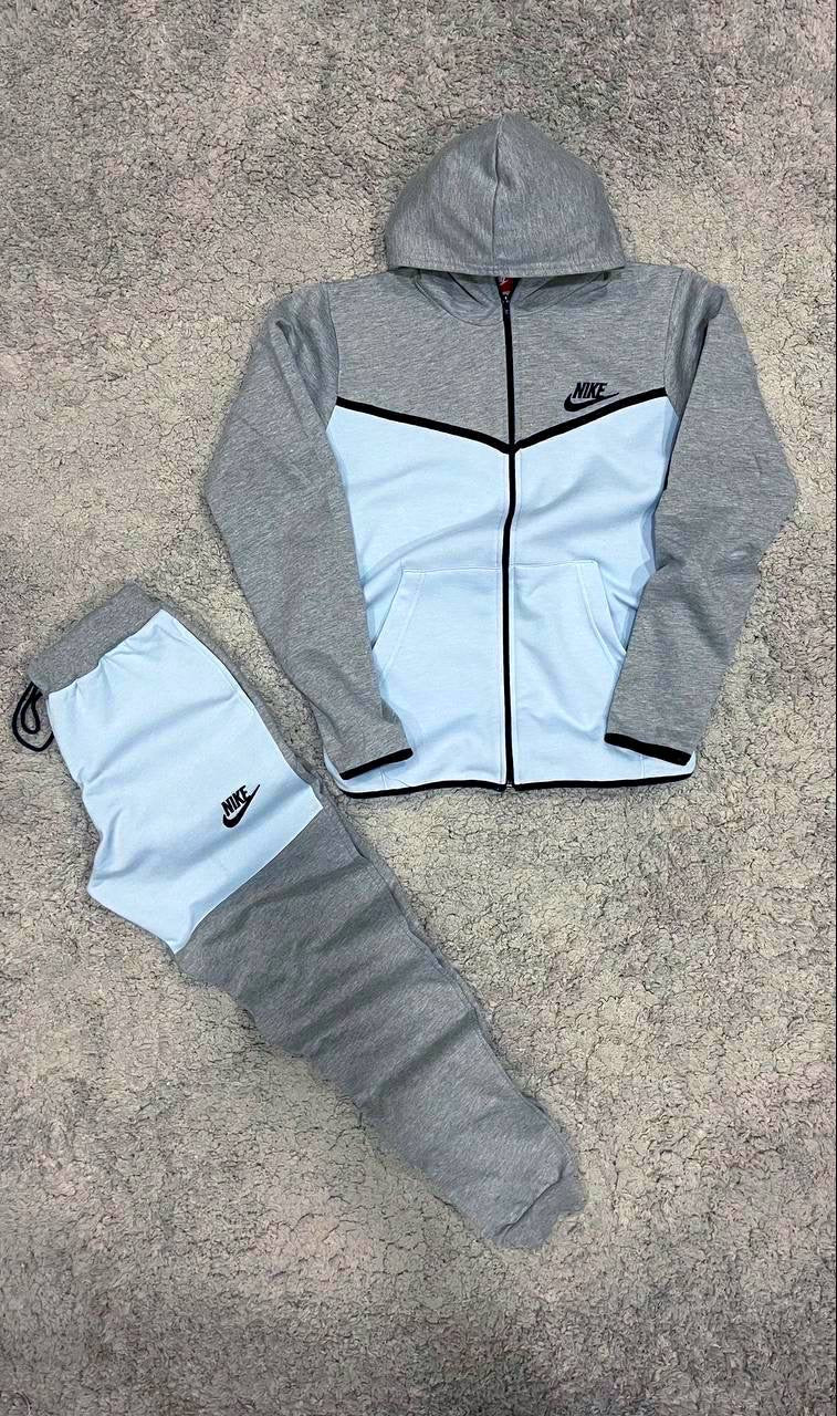 NIKE TECH FLEECE CIELO/GRIS