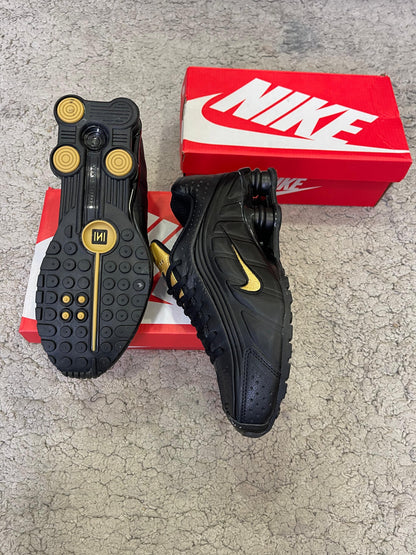 NIKE SHOX TL R4 NEGRA ORO