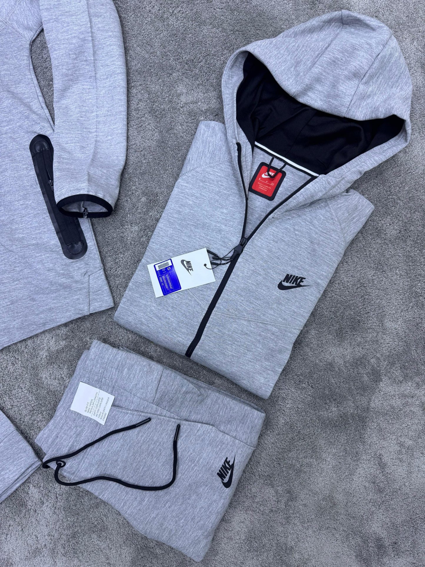 NUEVO NIKE TECH FLEECE GRIS