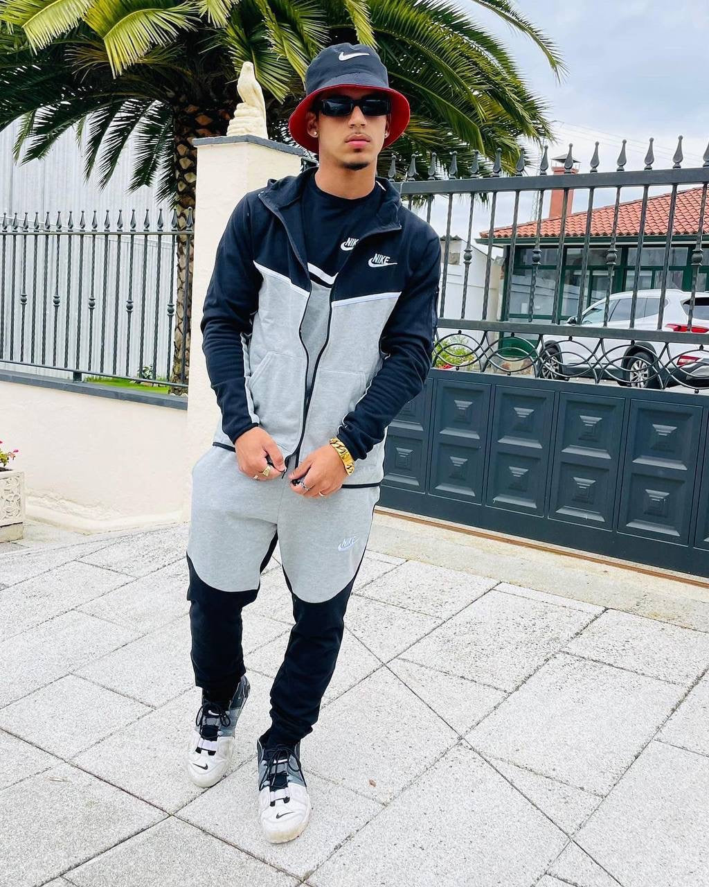 NIKE TECH GRIS/NEGRO