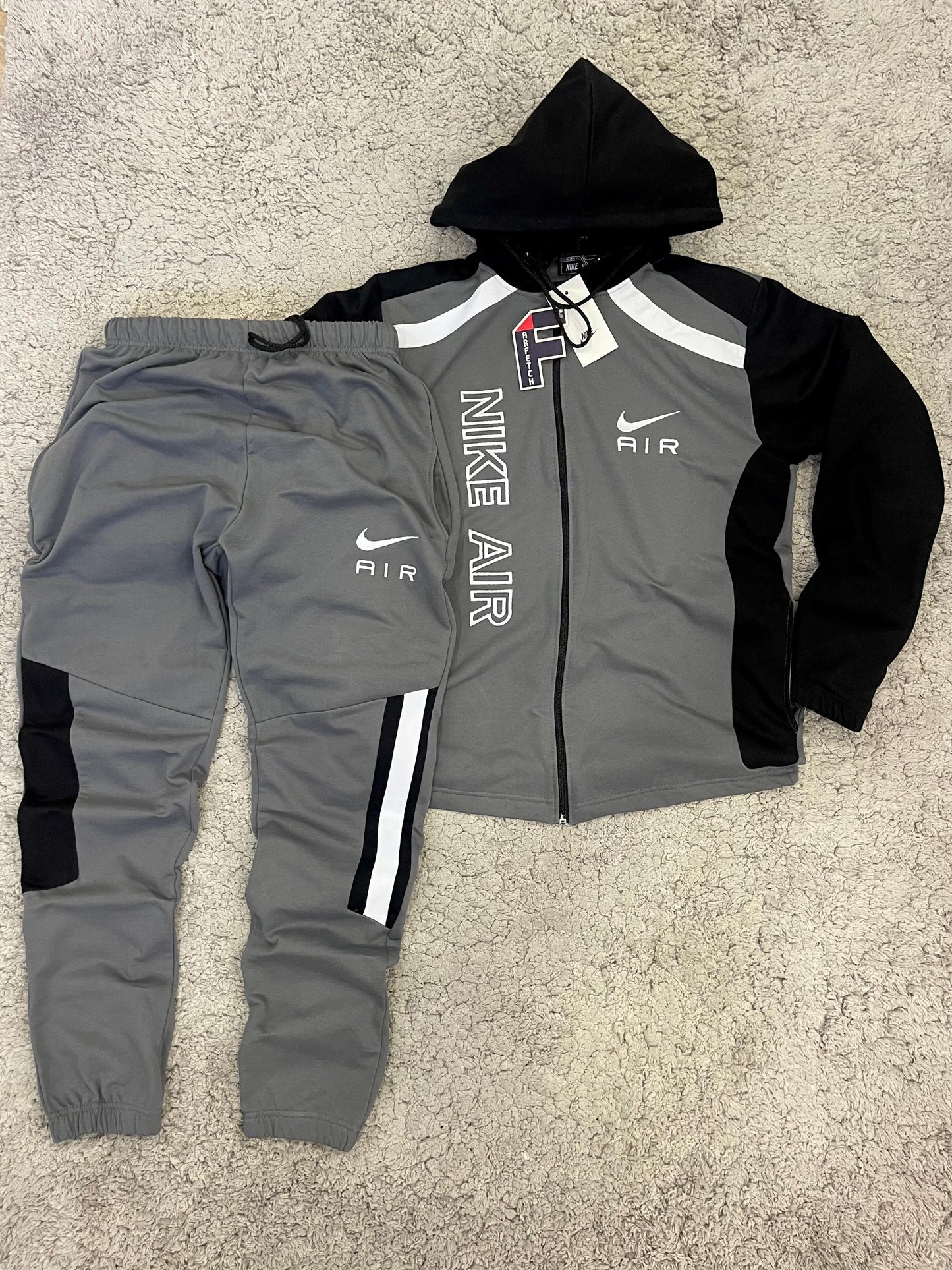 *NIKE AIR GRIS/NEGRO