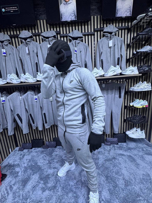 NUEVO NIKE TECH FLEECE GRIS