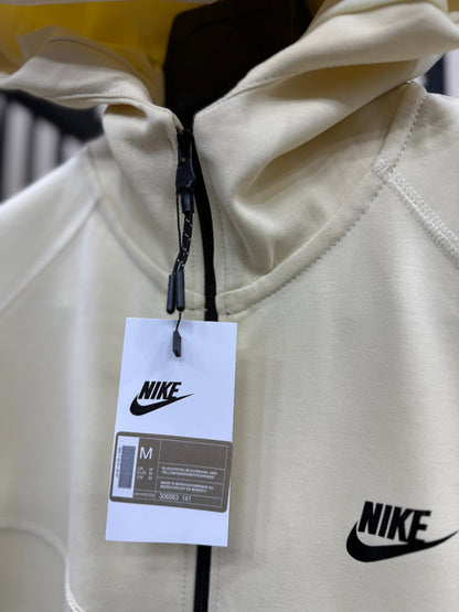 Chandal Nike Tech ( Crema )