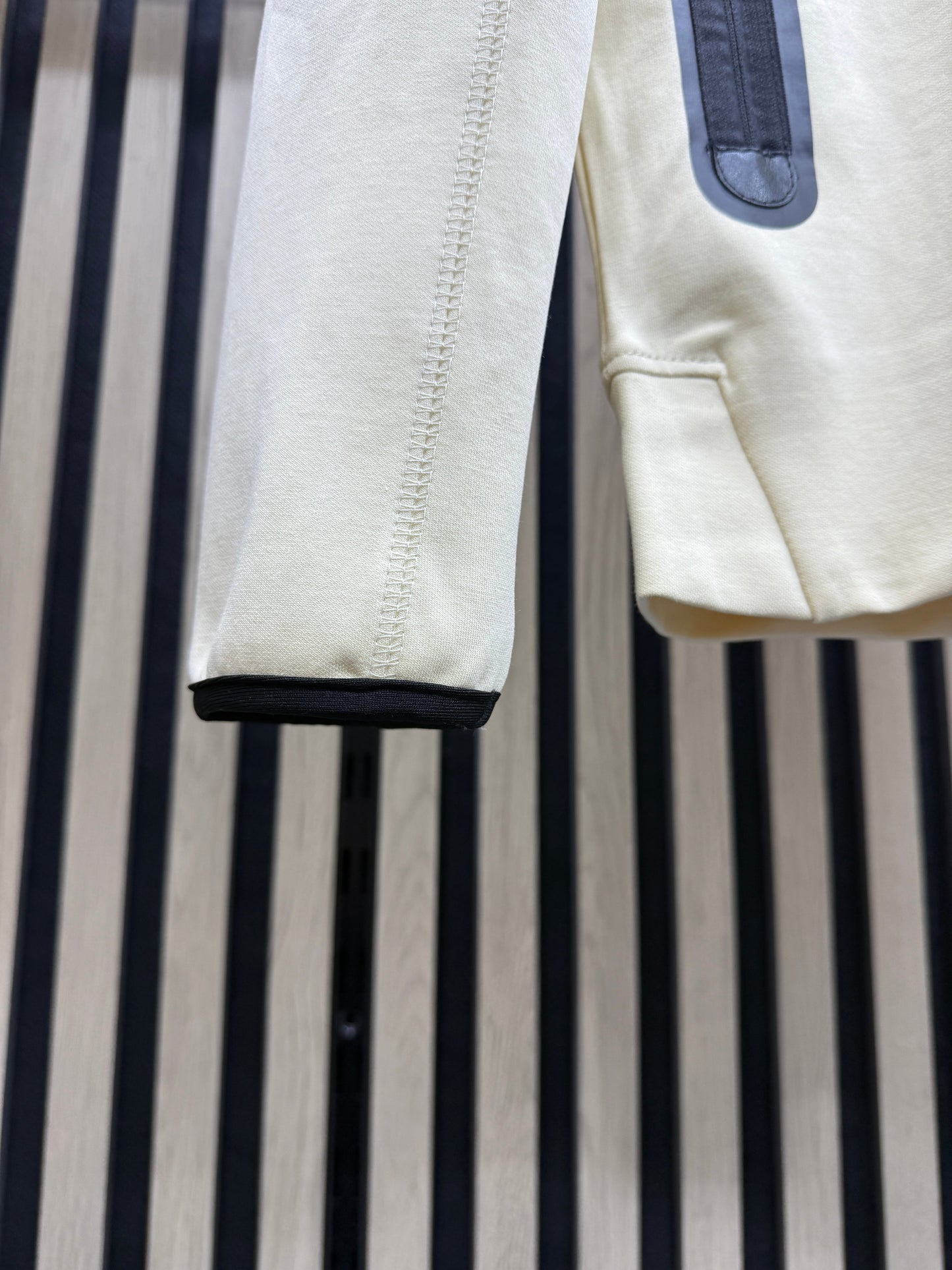 Chandal Nike Tech ( Crema )