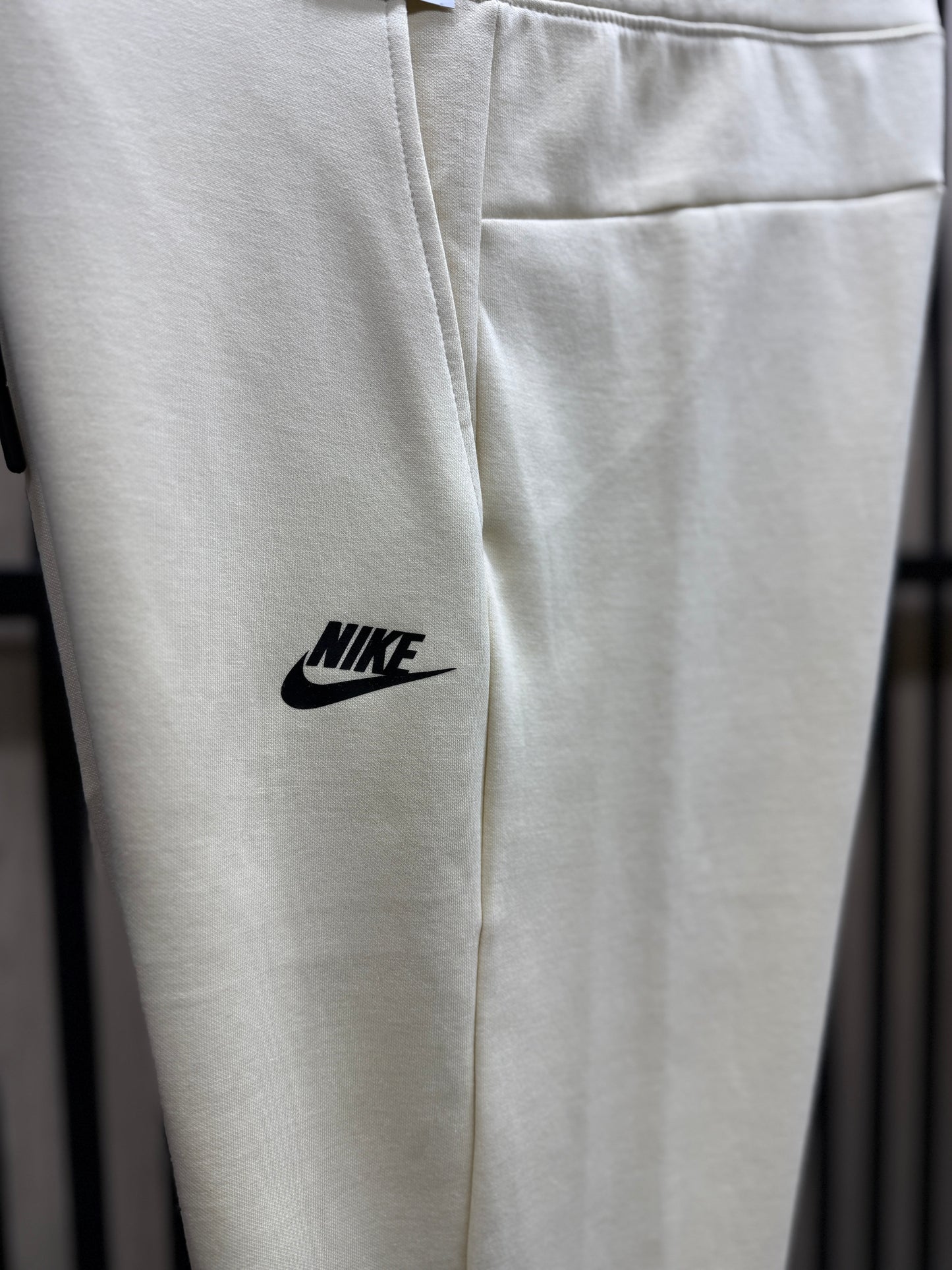 Chandal Nike Tech ( Crema )