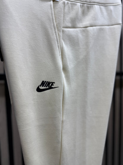 Chandal Nike Tech ( Crema )