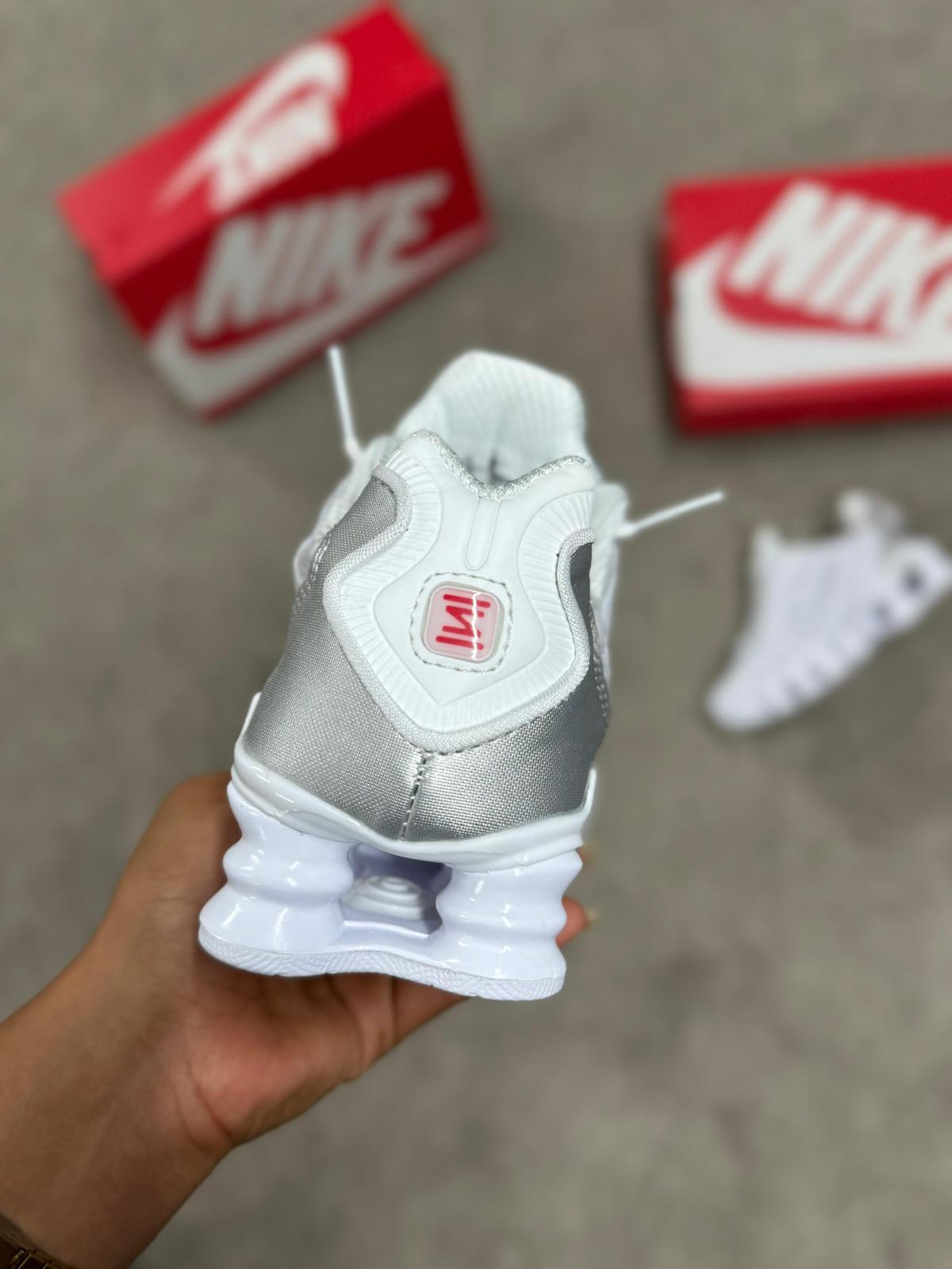 NIKE SHOX (Blancas)
